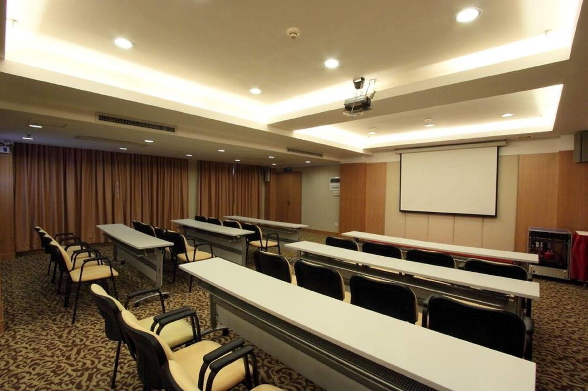 Mandarin Hotel Kanton Exterior foto